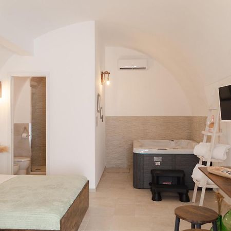 Aca Suite Luxury With Jacuzzi Adelfia Exteriör bild