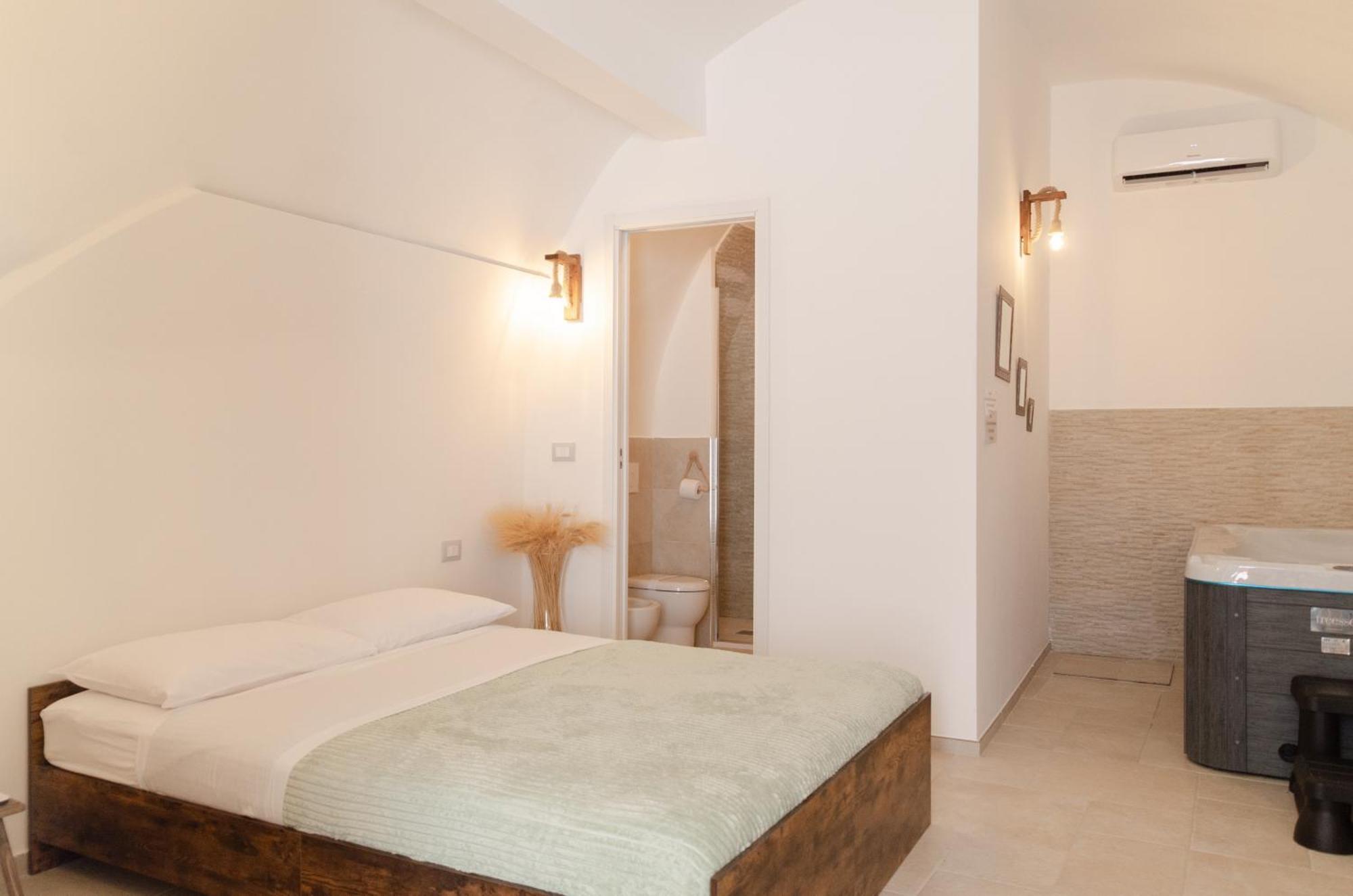 Aca Suite Luxury With Jacuzzi Adelfia Exteriör bild