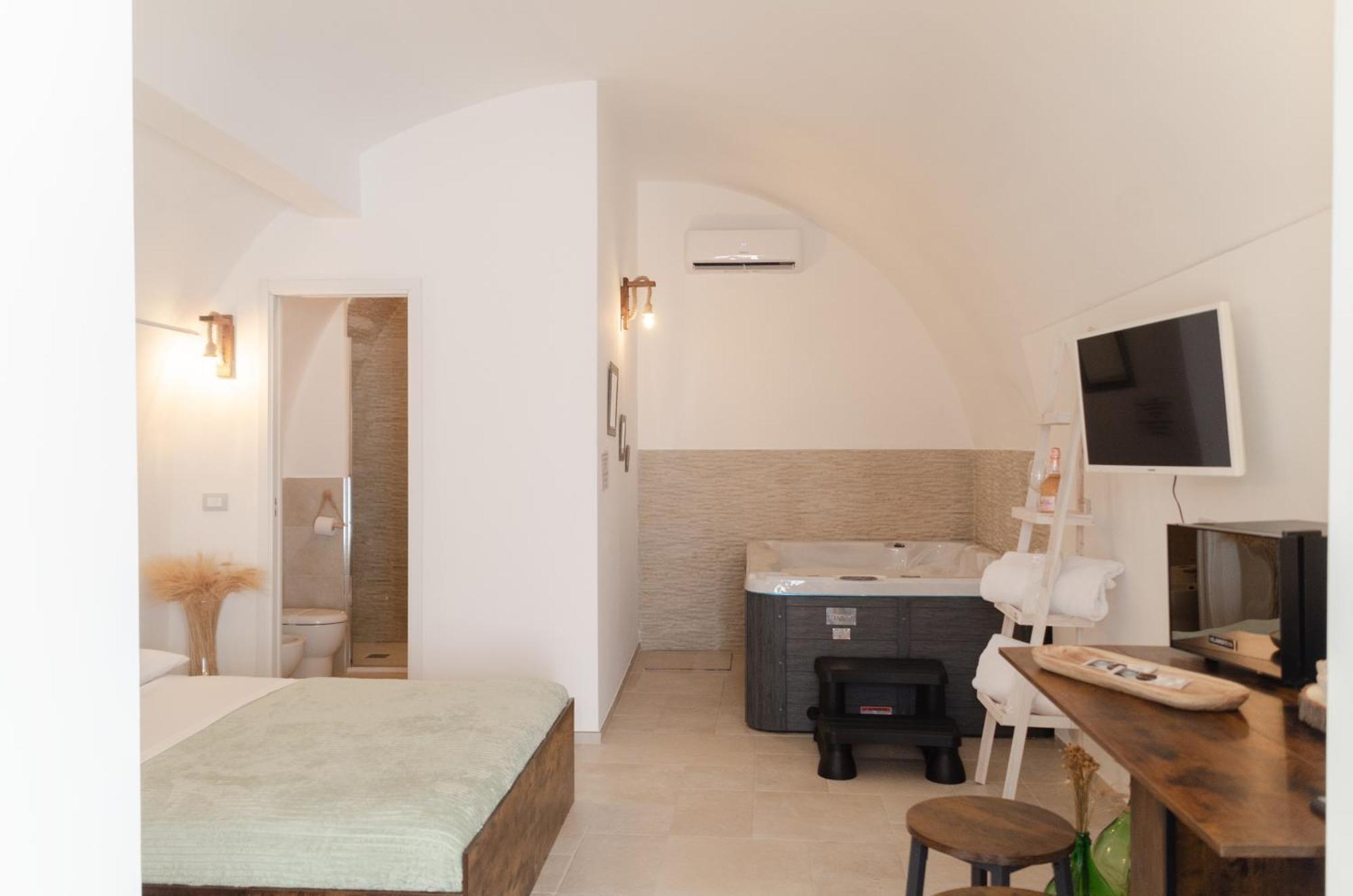 Aca Suite Luxury With Jacuzzi Adelfia Exteriör bild